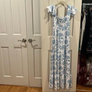 Blue & white floral dress by Smith & Quinn size XS